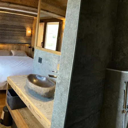 Les Martin's 2 ティニュ